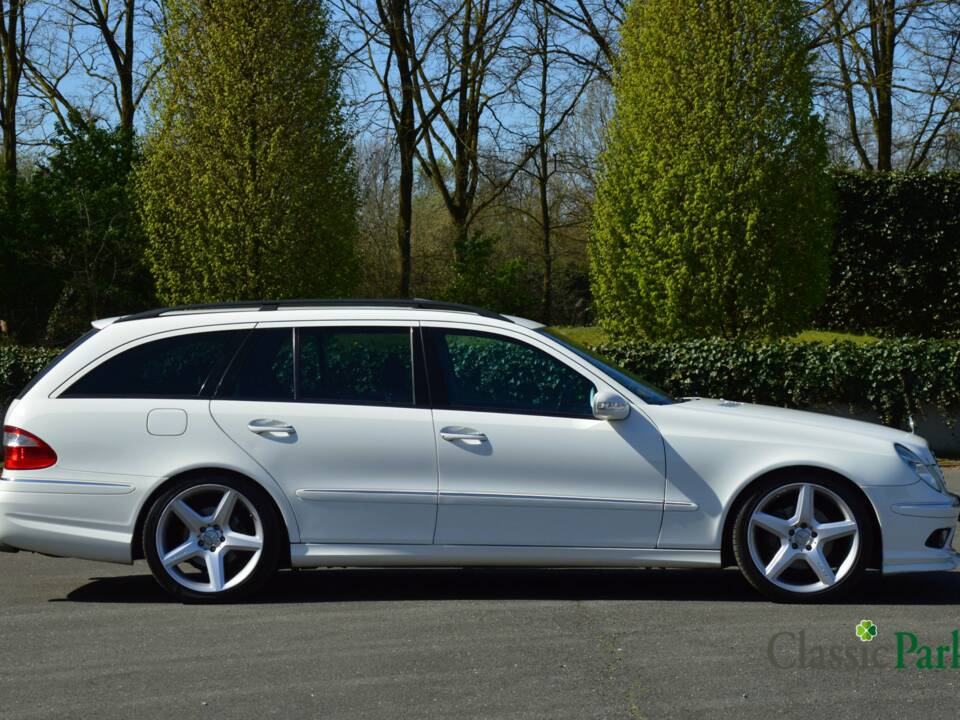 Image 6/50 of Mercedes-Benz E 500 T (2004)