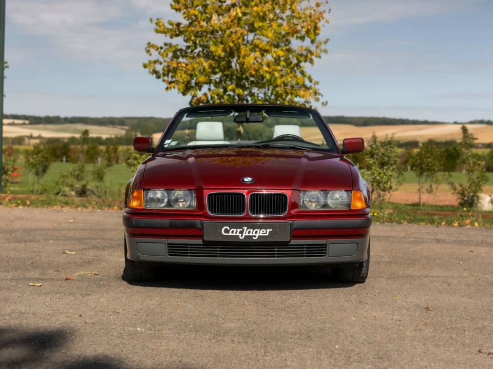 Immagine 7/23 di BMW 318i (1995)