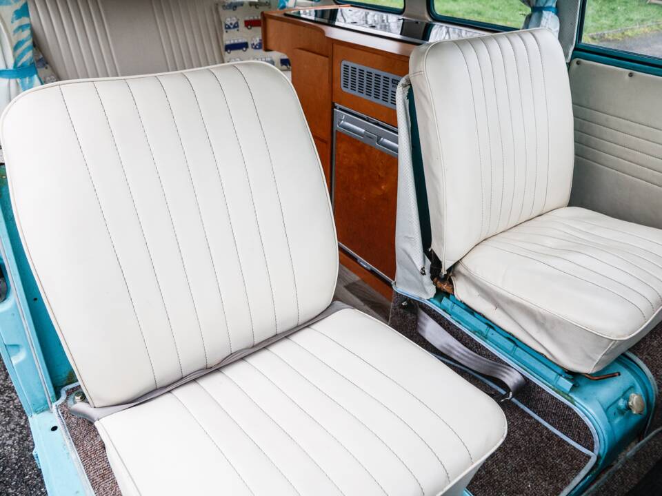 Image 32/40 of Volkswagen T2c Combi (1966)