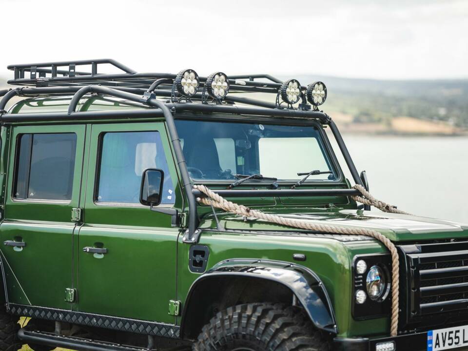 Image 25/31 de Land Rover Defender 110 (2005)