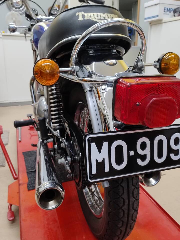 Image 3/10 de Triumph TR 7 V Tiger 750 (1973)