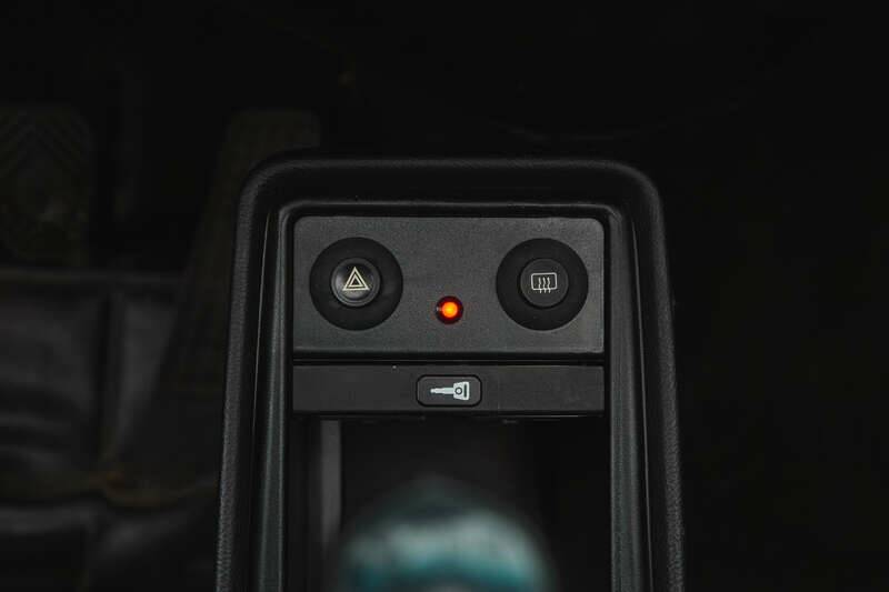 Image 42/50 de Porsche 911 Carrera 3.2 (1989)