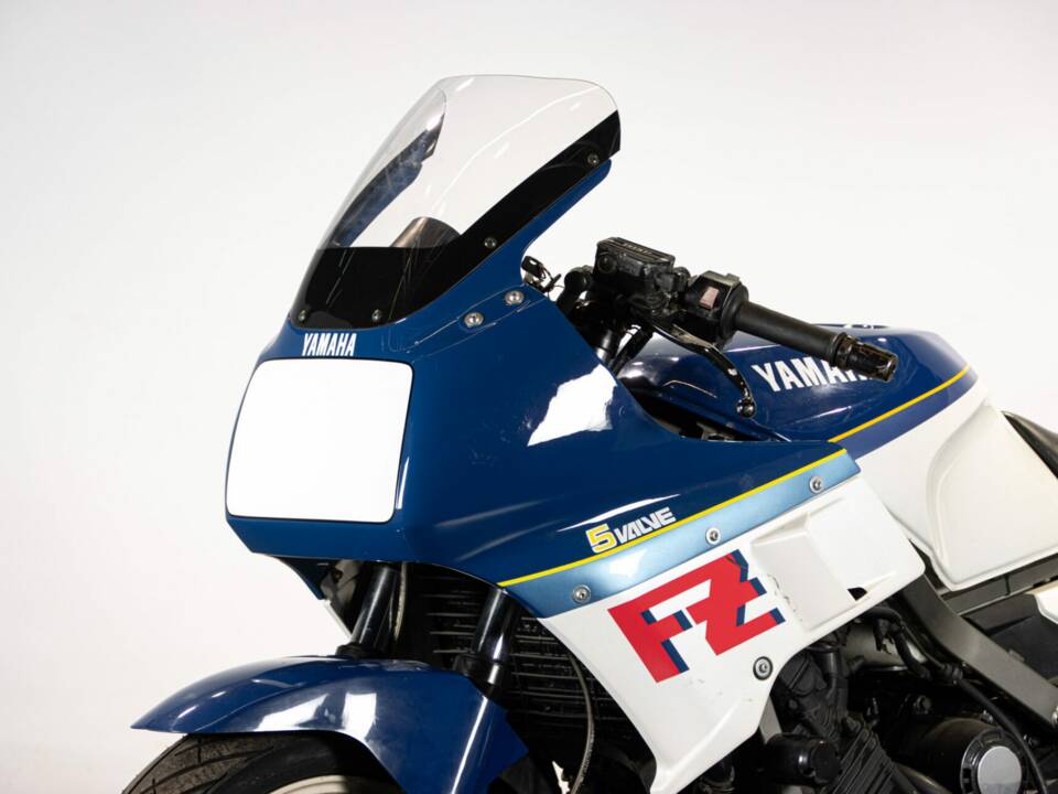 Image 49/50 of Yamaha FZ 750 (1986)