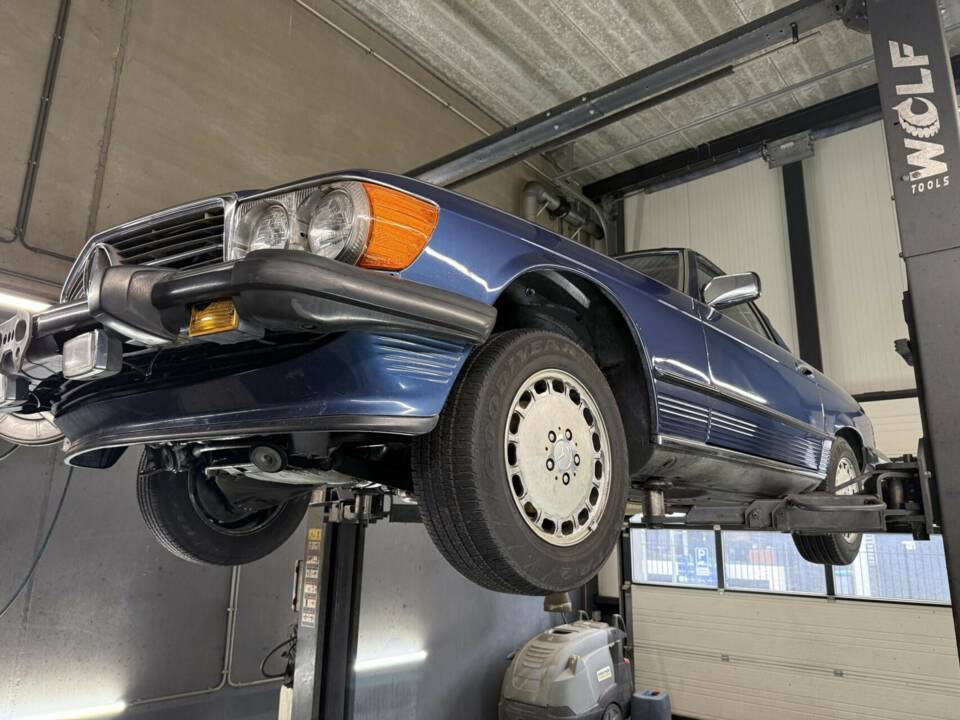 Image 36/46 de Mercedes-Benz 560 SL (1986)