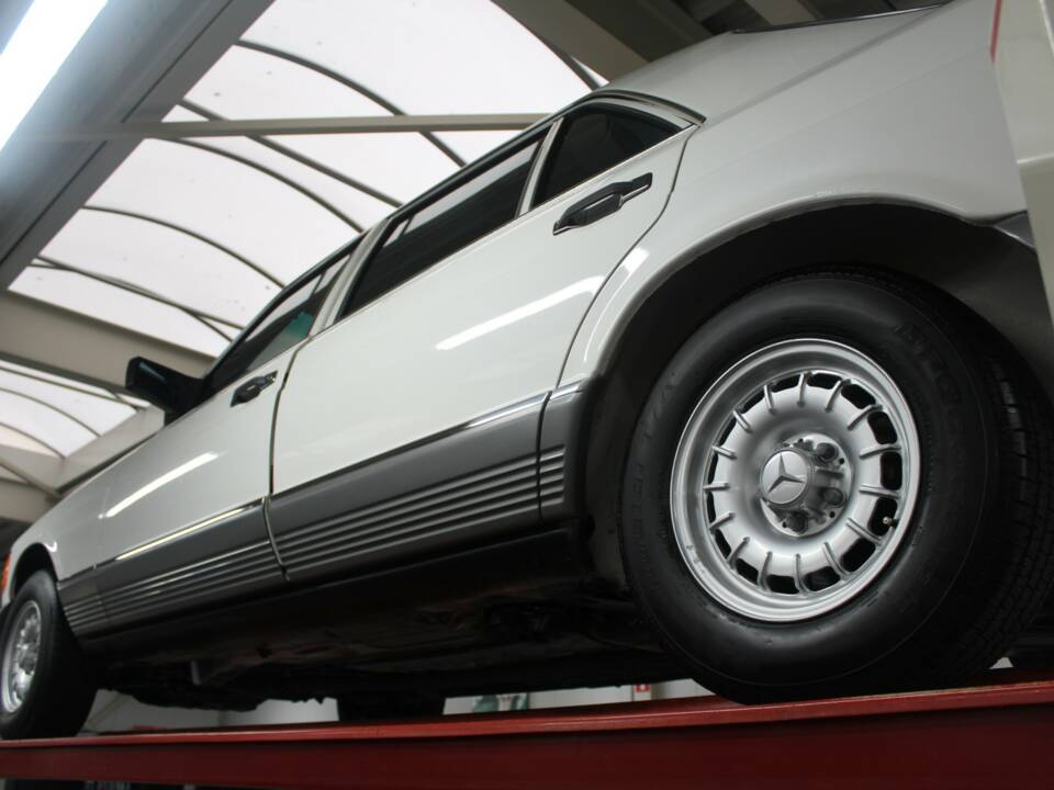 Afbeelding 9/50 van Mercedes-Benz 380 SEL (1983)