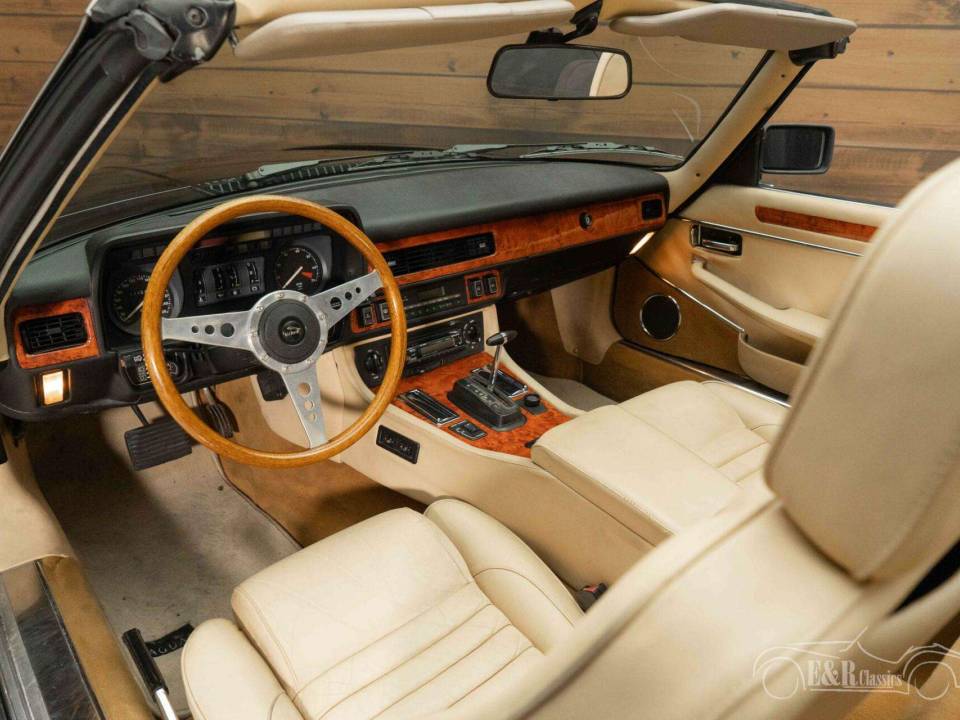 Image 2/19 de Jaguar XJS 5.3 V12 (1989)