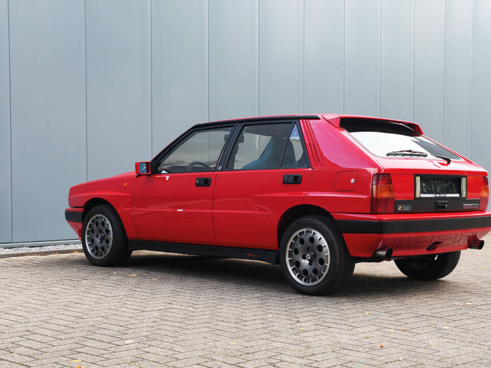 Image 24/41 of Lancia Delta HF Integrale (1989)