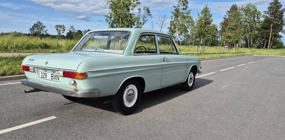 Image 7/8 of Audi 72 (1966)