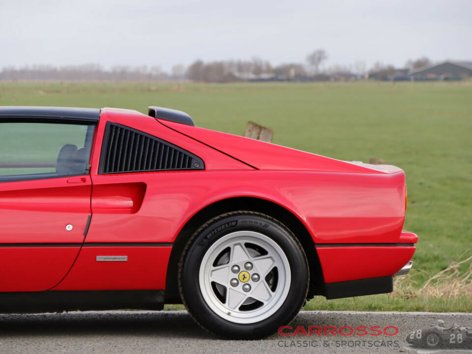 Bild 33/44 von Ferrari 328 GTS (1987)