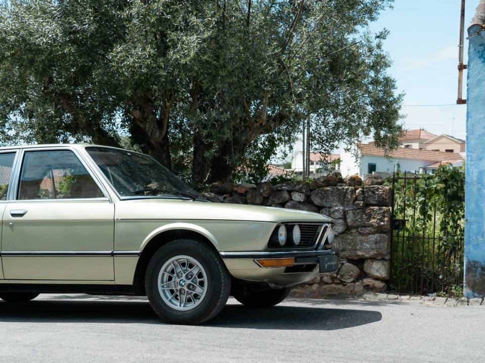 Image 8/31 of BMW 520 (1974)