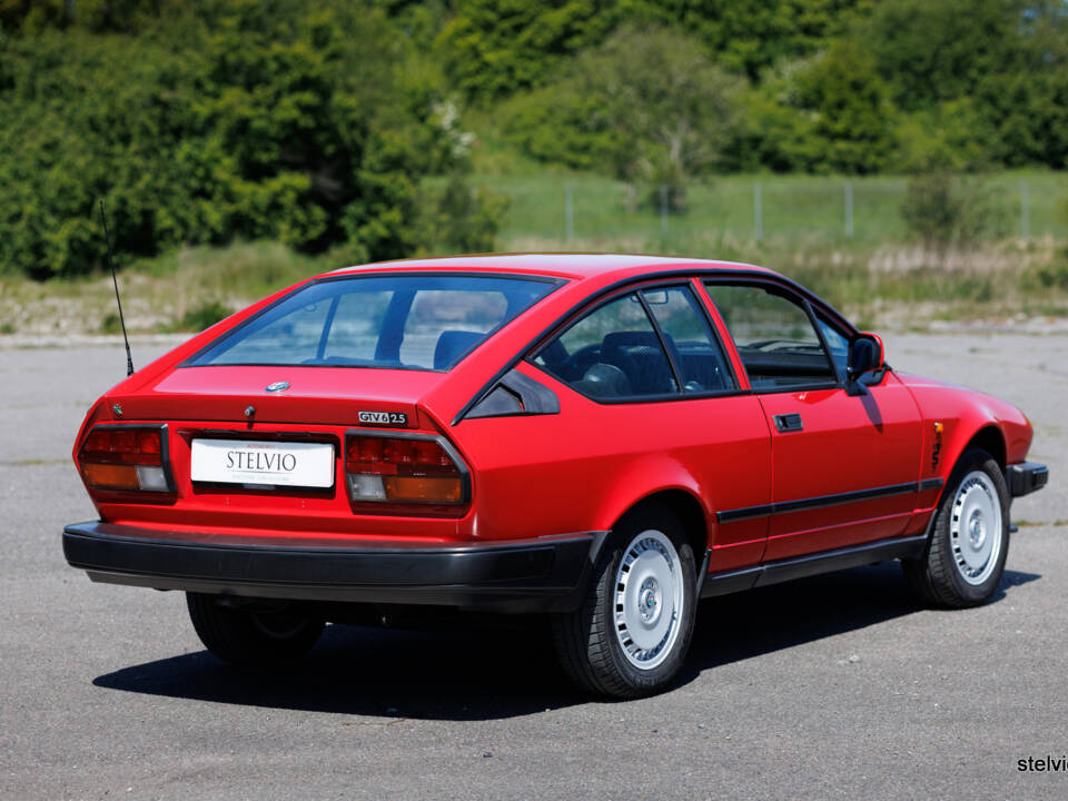 Imagen 12/36 de Alfa Romeo GTV 6 2.5 (1986)