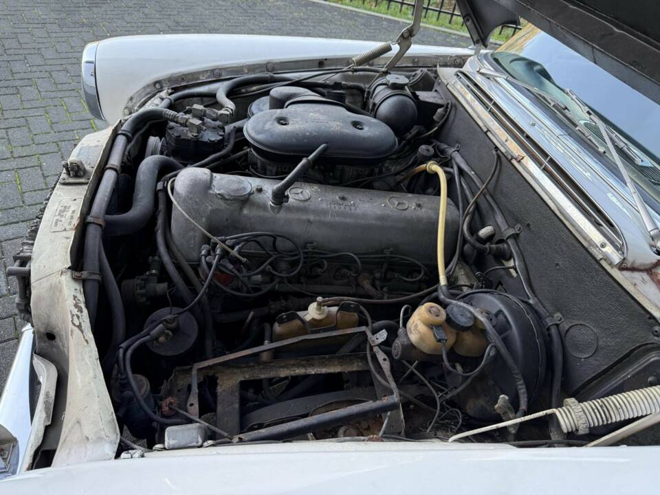 Bild 37/50 von Mercedes-Benz 230 (1968)