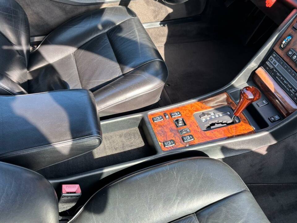 Bild 23/33 von Mercedes-Benz 560 SEC (1989)