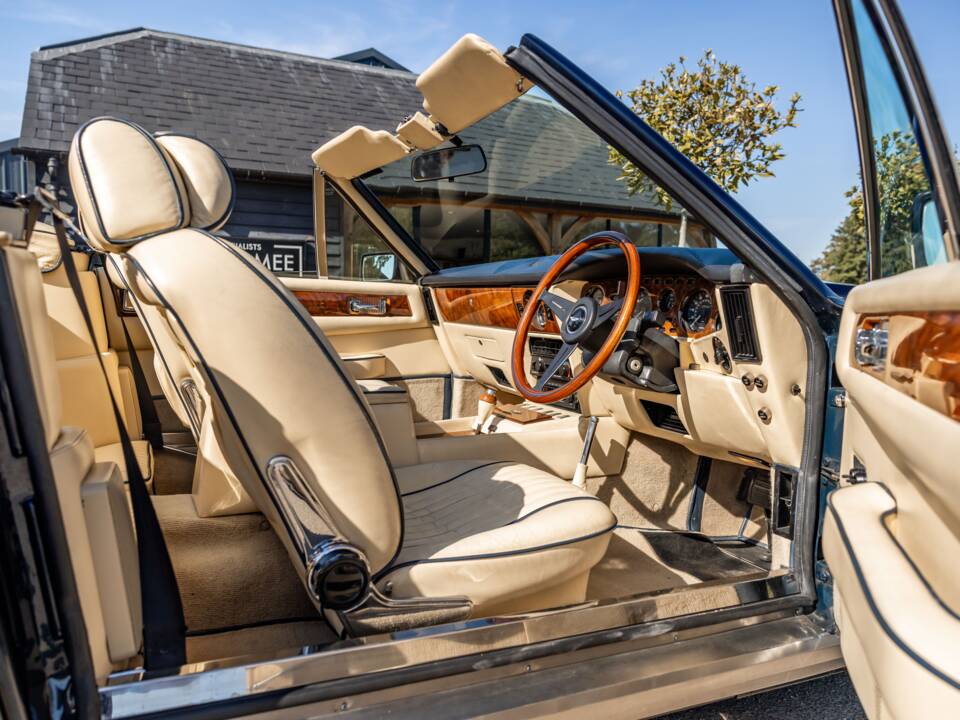 Image 30/57 de Aston Martin V8 Vantage Volante (1989)