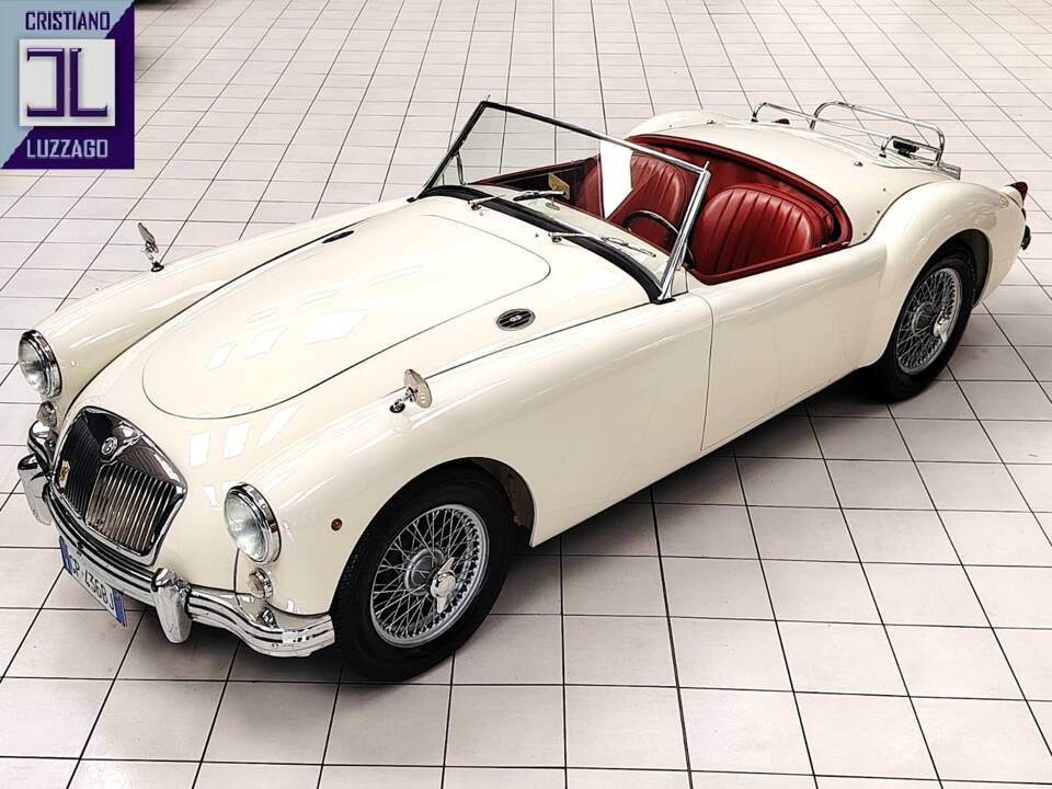 Image 3/59 of MG MGA 1500 (1958)