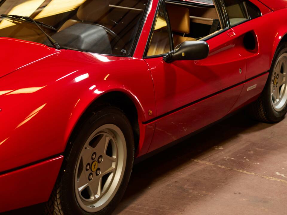 Image 29/79 of Ferrari 328 GTB (1985)