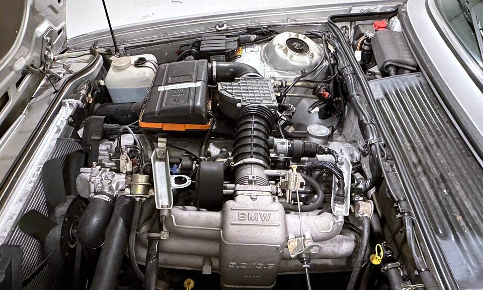 Bild 25/37 von BMW 635 CSi (1985)
