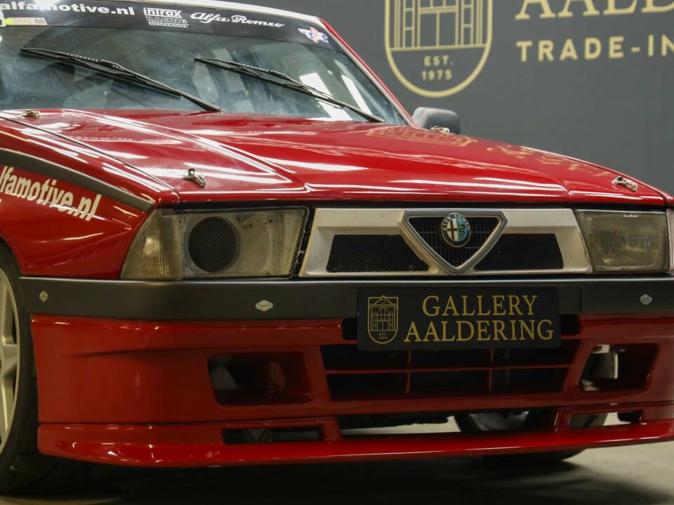 Image 44/50 de Alfa Romeo 75 3.0 V6 QV (1990)