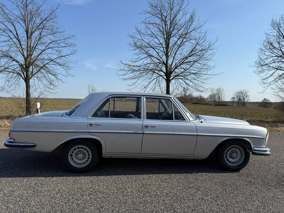 Immagine 2/27 di Mercedes-Benz 280 SE (1971)
