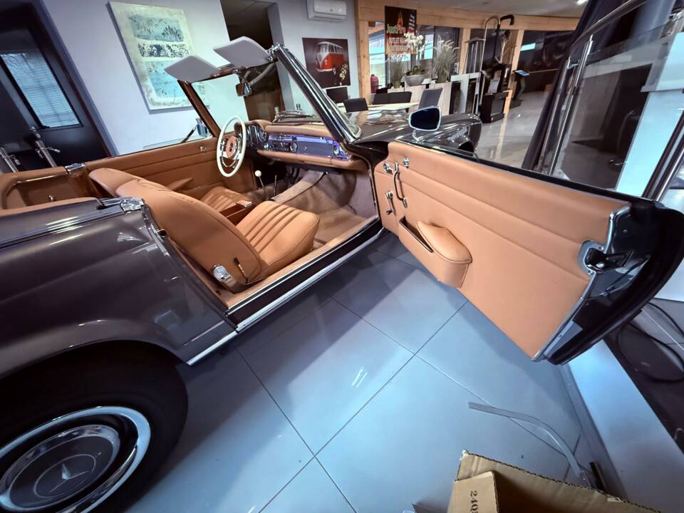 Image 20/36 of Mercedes-Benz 230 SL (1966)