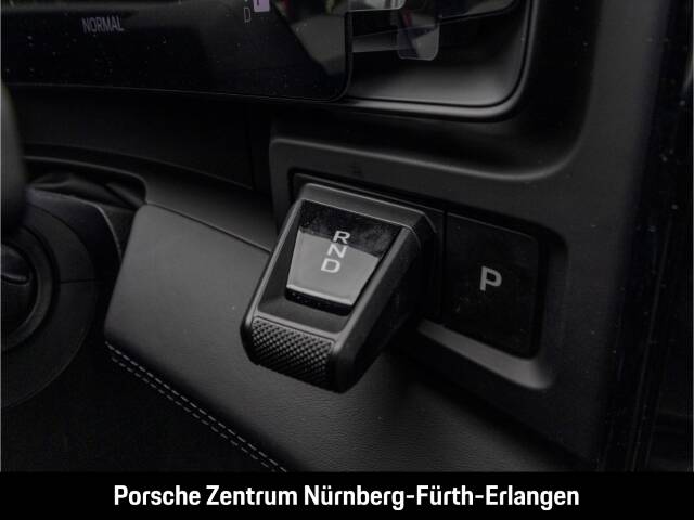Image 45/50 of Porsche Cayenne S Electric (2026)