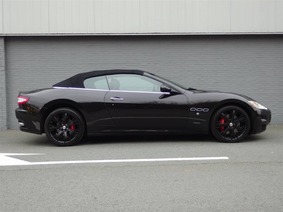 Immagine 5/93 di Maserati GranCabrio 4.7 (2010)