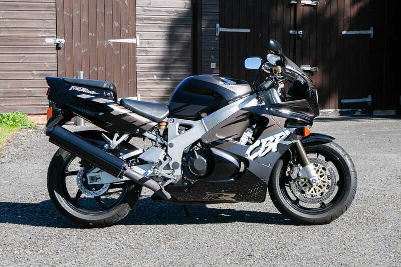 Immagine 1/24 di Honda CBR 900RR Fireblade (1992)