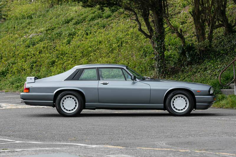 Image 5/36 of Jaguar XJR-S V12 Le Mans (1988)