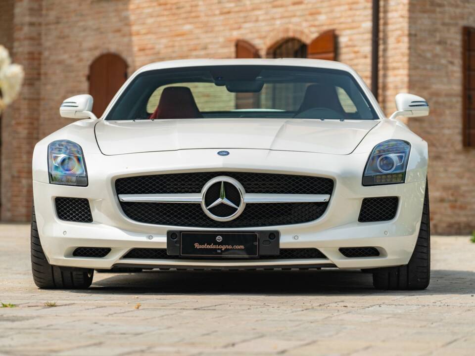 Image 3/50 of Mercedes-Benz SLS AMG (2010)