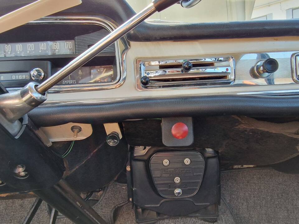Image 14/14 of Peugeot 404 Coupé (1964)