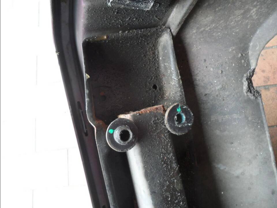 Image 127/137 of Mercedes-Benz 190 E 1.8 Avantgarde &quot;Rosso&quot; (1992)