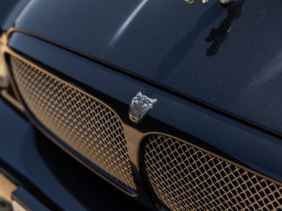 Image 42/43 of Jaguar XJR (2003)