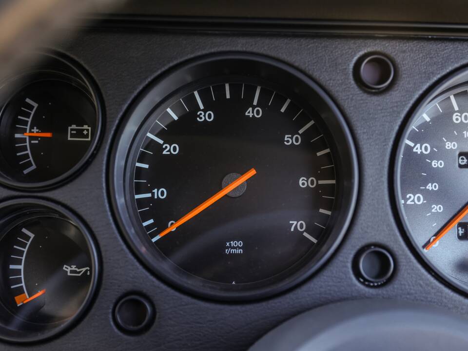 Image 38/50 of Ford Capri 2,8i (1987)