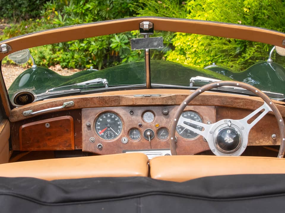 Image 27/46 of Jaguar XK 120 DHC (1954)