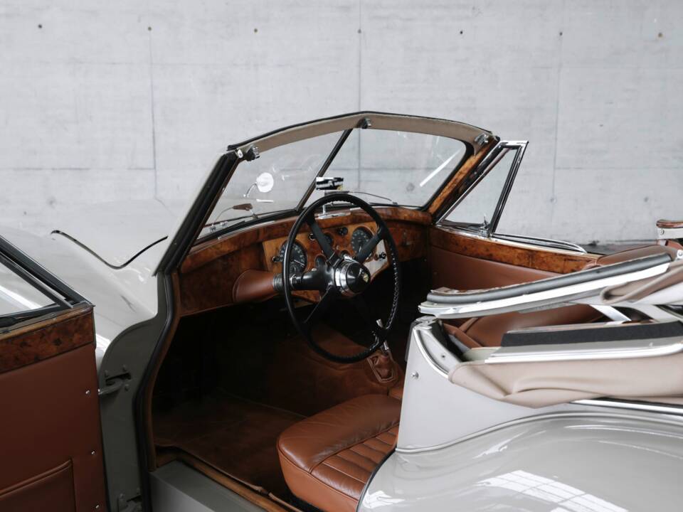 Bild 21/50 von Jaguar XK 120 DHC (1953)