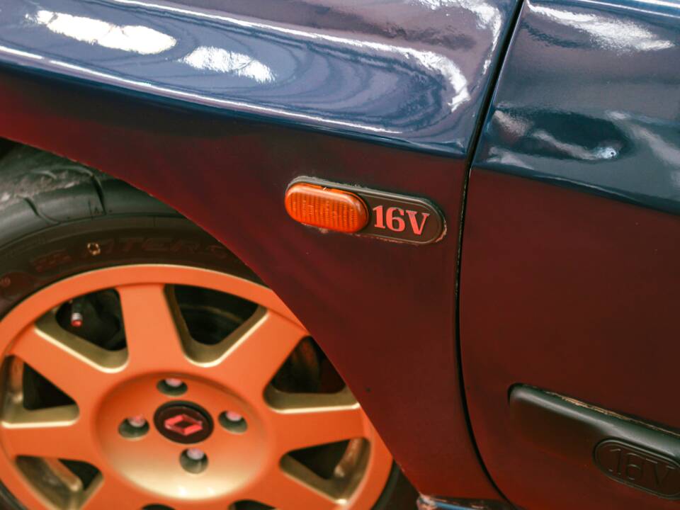 Imagen 12/27 de Renault Clio I 1.8 16V (1994)