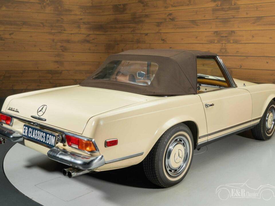 Image 13/19 de Mercedes-Benz 280 SL (1970)