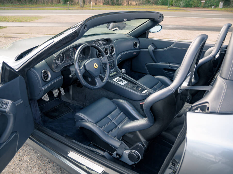 Afbeelding 22/48 van Ferrari 550 Barchetta (2001)