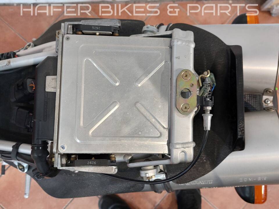 Bild 39/42 von Ducati 916 SPS (1997)