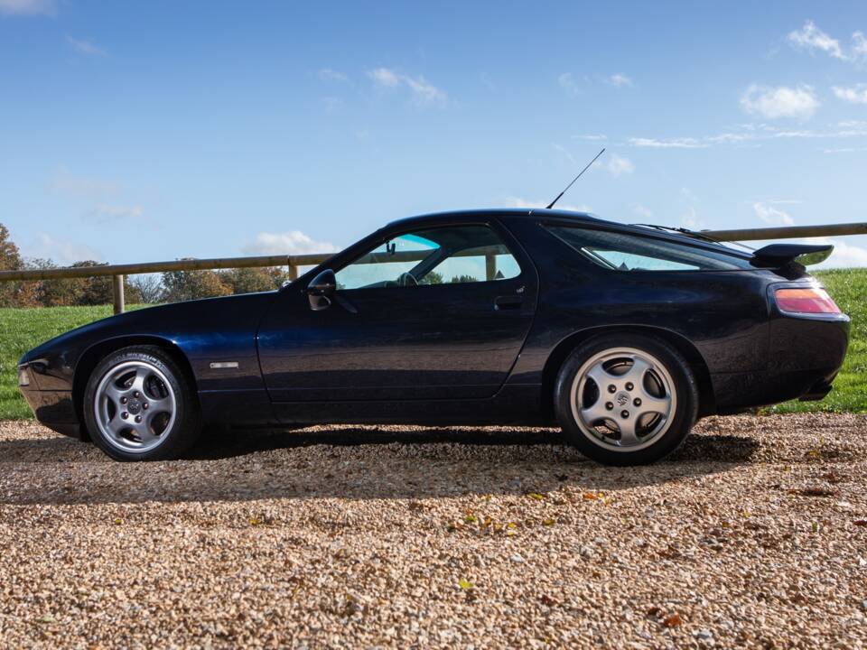 Image 2/43 of Porsche 928 GTS (1994)