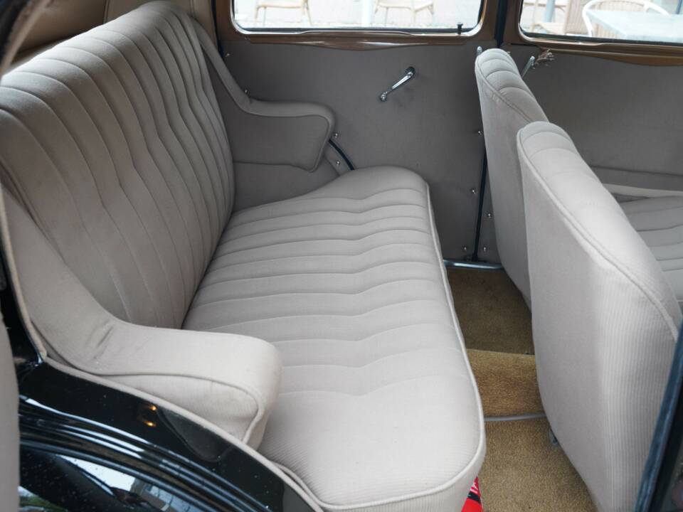 Image 21/50 of FIAT 1100 B (1947)