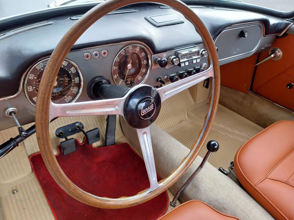 Image 48/51 of Lancia Flaminia GT Touring (1960)