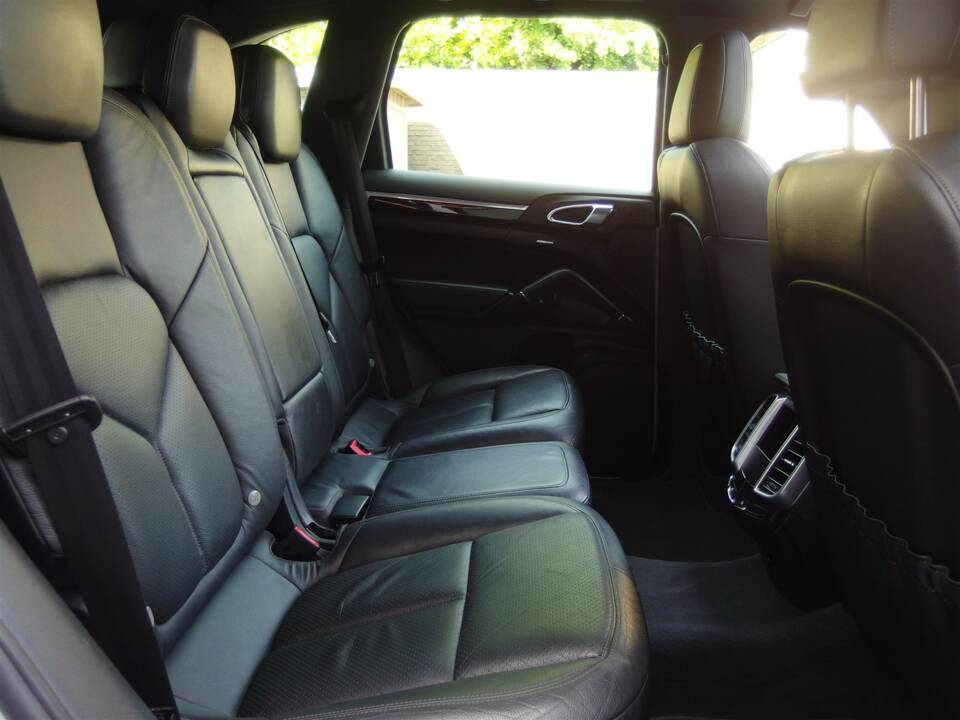 Image 73/98 of Porsche Cayenne S (2010)
