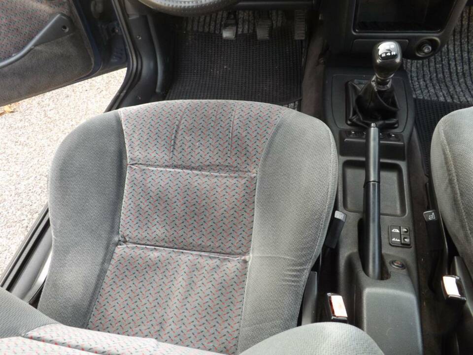 Immagine 32/50 di Ford Escort 1.8 16v (1992)