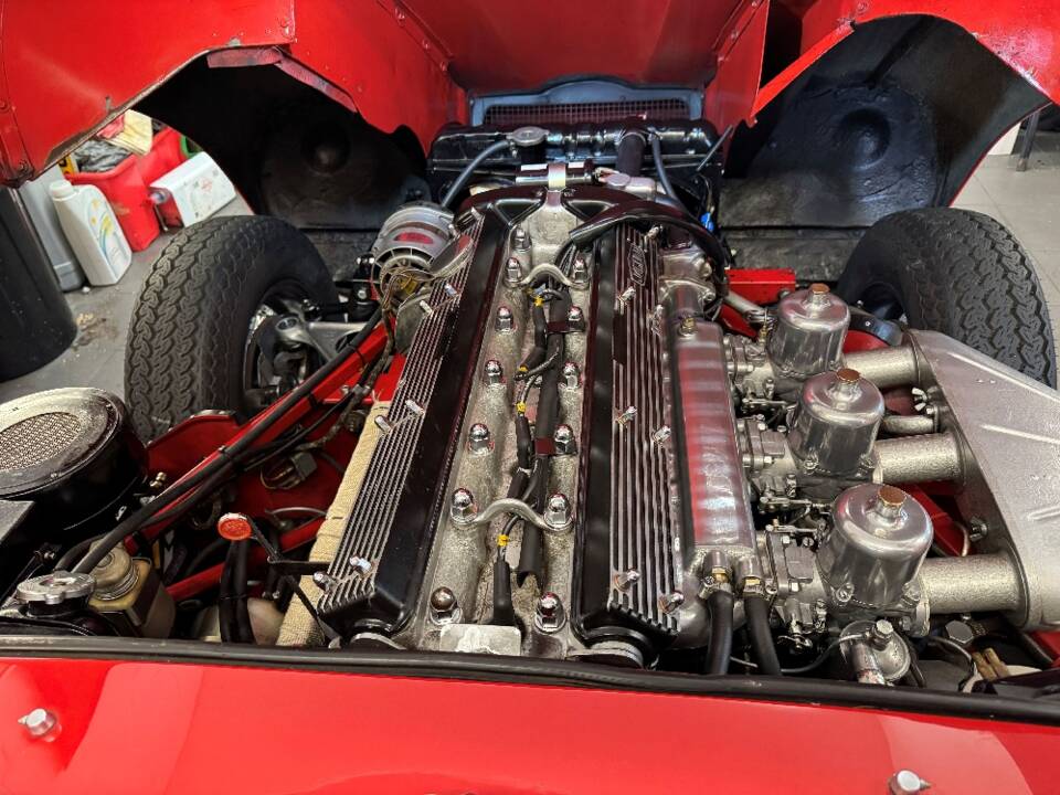 Image 27/29 de Jaguar E-Type (1969)