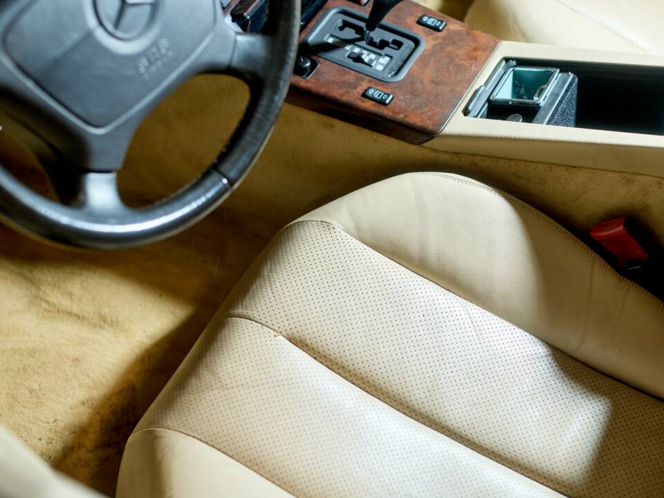 Image 39/43 of Mercedes-Benz 500 SL (1992)