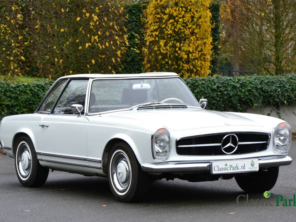 Image 34/50 of Mercedes-Benz 250 SL (1966)