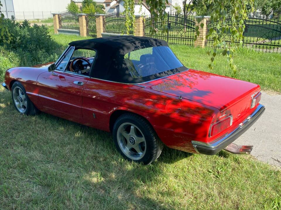 Image 3/5 of Alfa Romeo 2000 Spider Veloce (1976)