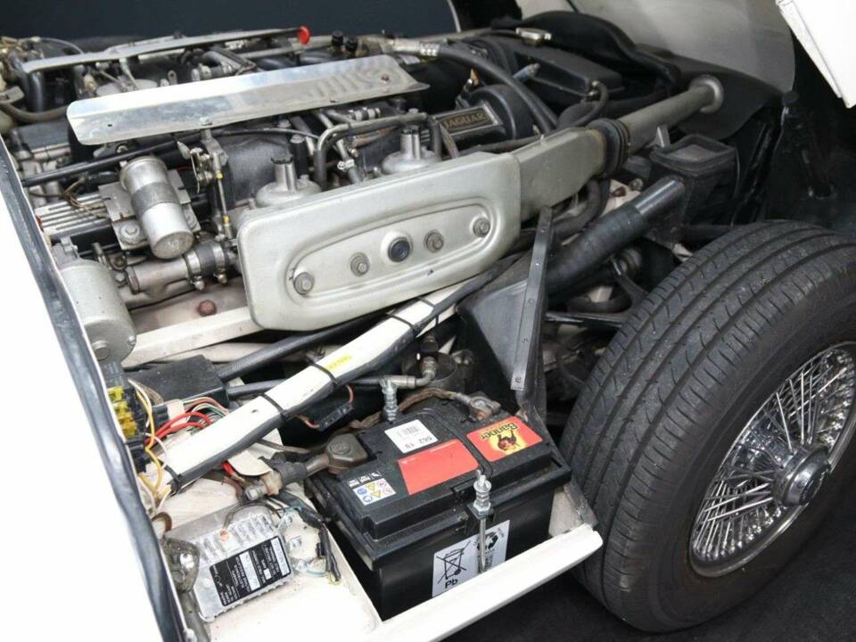 Image 34/49 de Jaguar Type E V12 (1974)