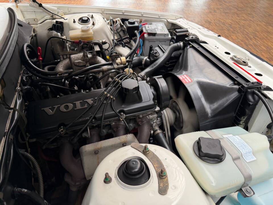 Bild 33/43 von Volvo 240 (1989)